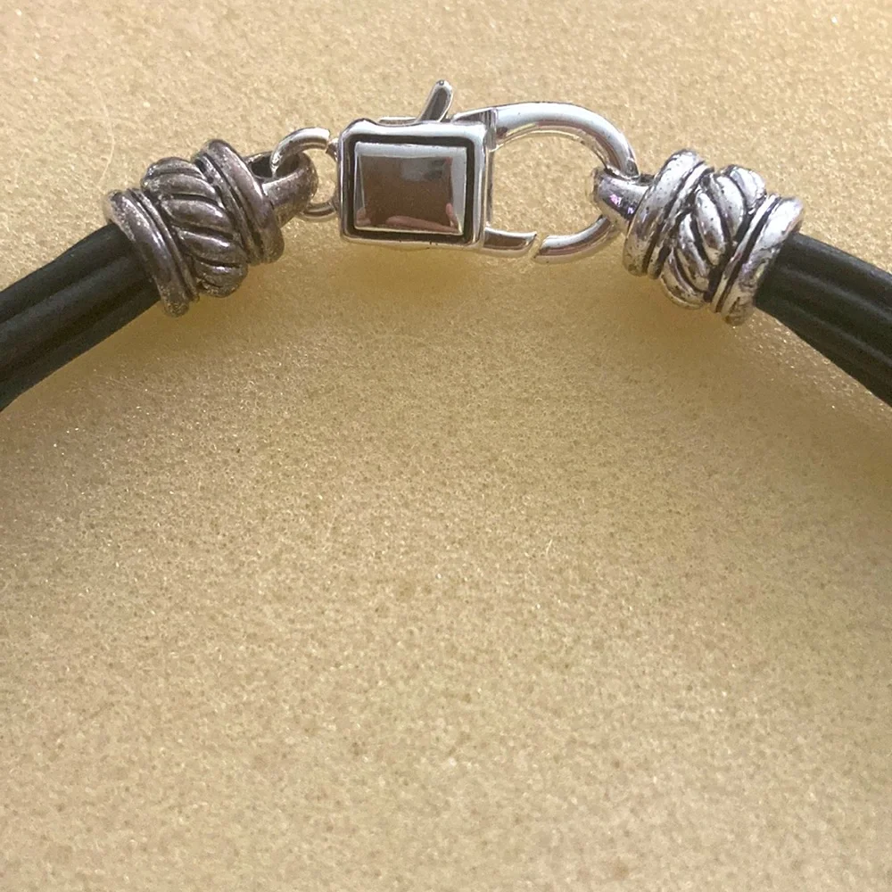 Corded necklace with silver tone piece - Picture 4 of 8